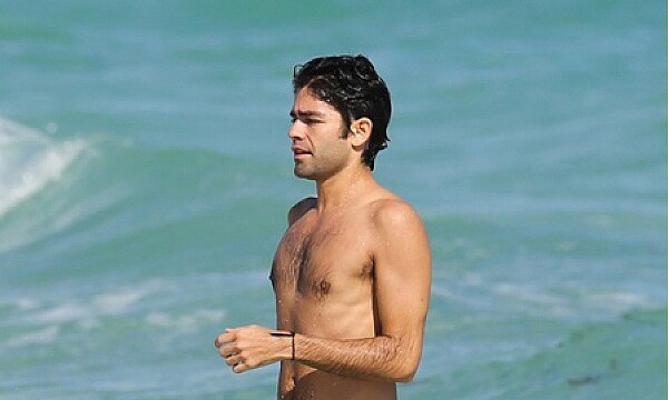 Tabloid Men – Adrian Grenier